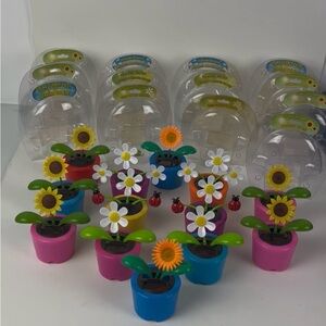 13 - Total Solar-Powered Dancers (5 Sunflowers, 6 Daisies, & 2 Daisy w/ bugs)